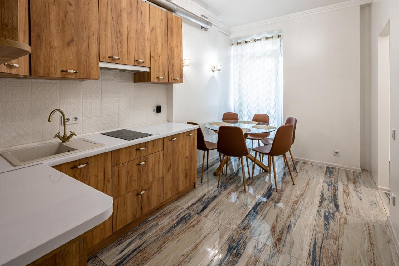 Romari Вічева 1 Apartment Lviv Exterior photo